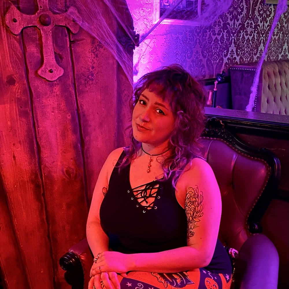 Meet your Posher, Maya